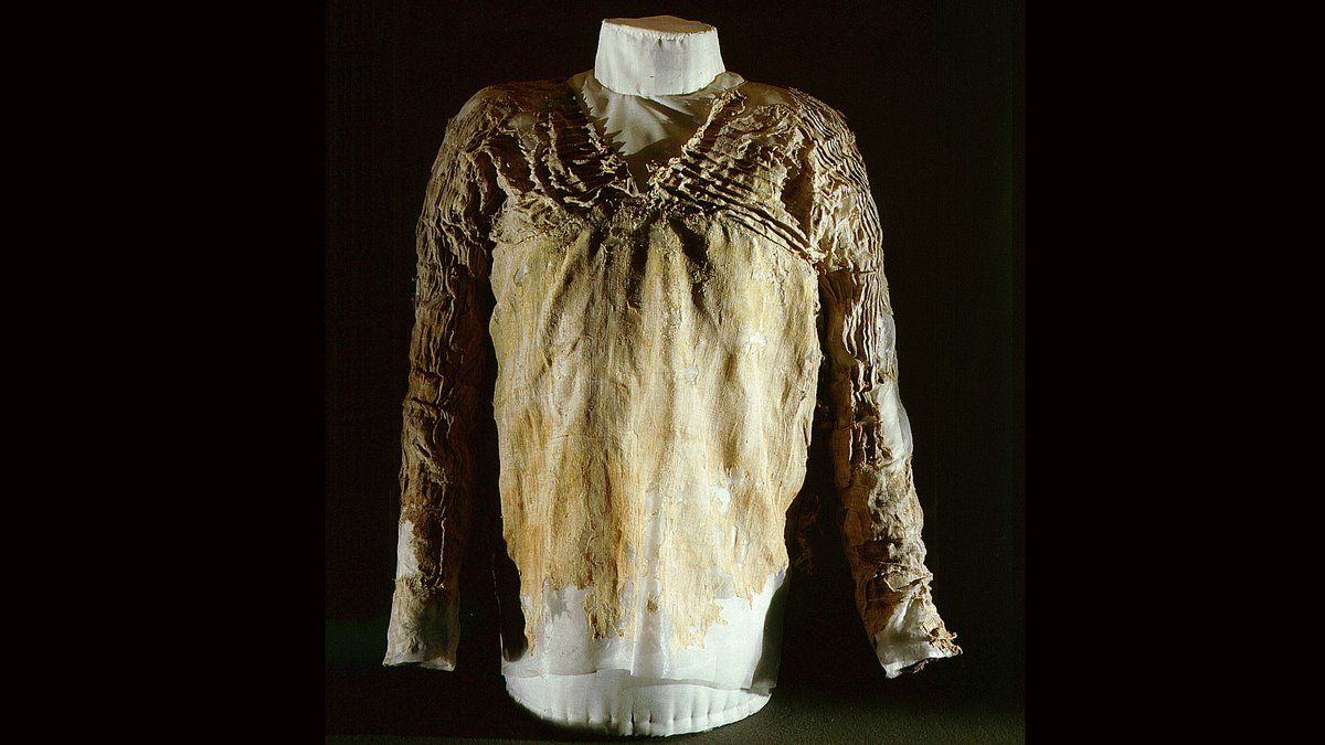 You are currently viewing World’s Oldest Tailor-made Costume Present in Egyptian Tomb Dates Again Over 5,000 Years