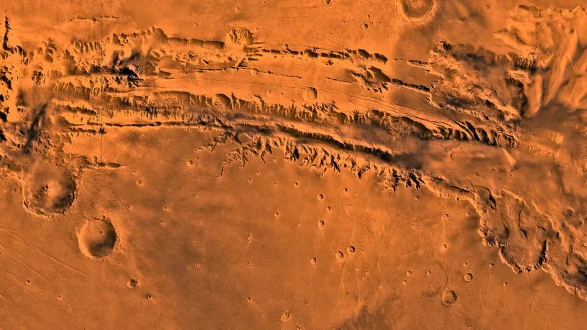 You are currently viewing Is Mars Actually Purple? A Physicist Explains the Science Behind Its Color and Extra